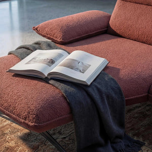 Polstergarnitur Caio in rotem Leder mit Funktionsrücken und Sitztiefenverstellung auf schwarzen Metallkufen