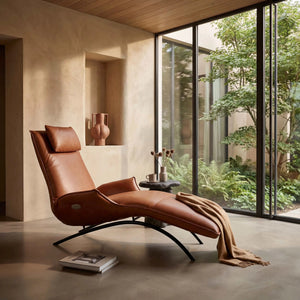 Polsterliege Joleen in dunkelrotem Leder mit Edelstahlgestell und elektrischem Akku-Motor