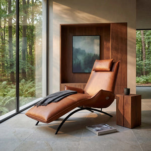 Polsterliege Joleen in dunkelrotem Leder mit Edelstahlgestell und Elektromotor