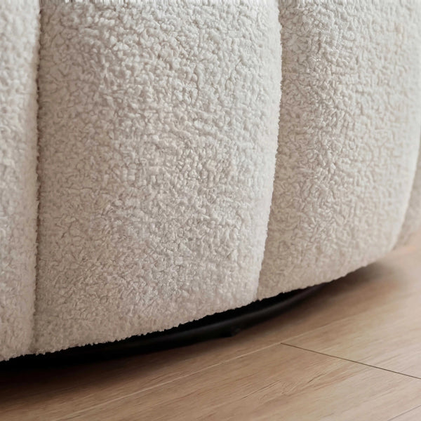 Breiter Drehsessel Emma aus Stoff SG 300 mit stabilem Holzgestell und schwarzer Kunststofffüßen