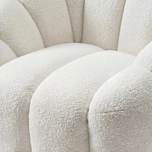 Breiter und einladender Drehsessel Emma aus Stoff SG 300 mit stabilem Holzgestell