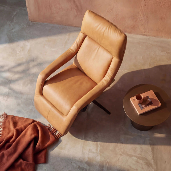 Fernsehsessel Yoko mit Kissenstoff und Oyster Bezug, motorische Relaxfunktion, braunes Metalldrehkreuz