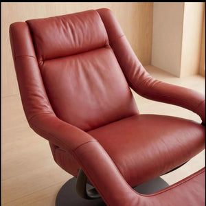 Fernsehsessel Yoko aus Leder A-India Chilli mit hohem Kopfteil und schwarzem Drehkreuz
