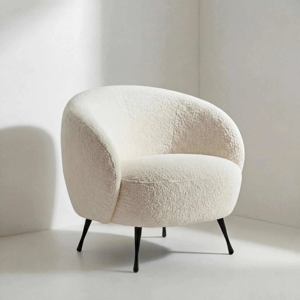 Beiger Sessel New Idea mit schwarzem Metallfuß, kompakt und platzsparend, ideal als Lounge- oder Esssessel.