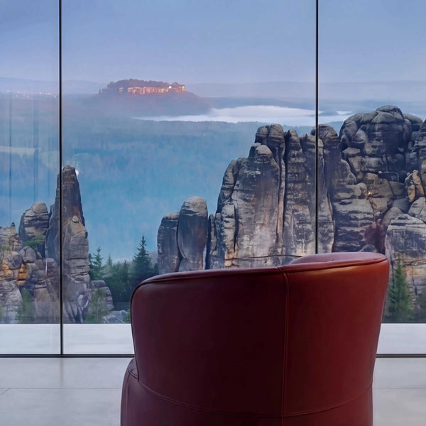 Sessel Igor aus schwarzem Leder A-India Omega mit glänzendem M-Drehring aus Metall