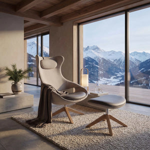 Ohrensessel V-Alpin aus braunem Loden und Rindnappaleder mit Hocker, alpiner Stil, gemütlicher Rückzugsort