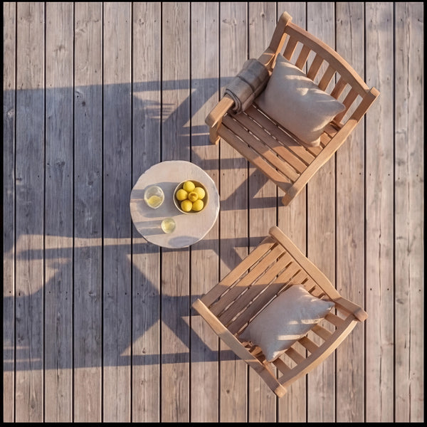 Moderner Gartensessel Carlton aus Teakholz in Sterling-Farbe für entspannte Outdoor-Momente