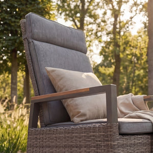 Polyrattan Positionsstuhl mit Teak-Armlehnen