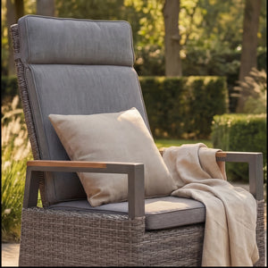 Polyrattan Positionsstuhl mit Teak-Armlehnen