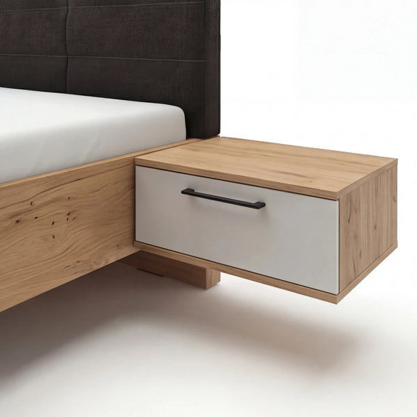 Modernes Schlafzimmer Avior mit Luxusbett, schwebenden Nachtkonsolen und Kleiderschrank von Disselkamp