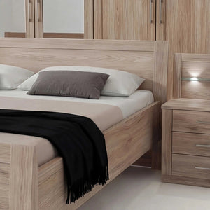 Schlafzimmer Karena Komplett-Set mit Kleiderschrank, Komfort-Bett und Nachtkonsolen in modernem Design