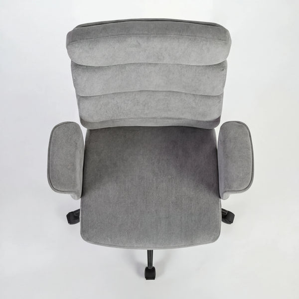 Chefsessel, Junis