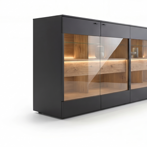 Sideboard Eiche gehackt – stattlicher Materialmix mit beleuchteter Vitrine