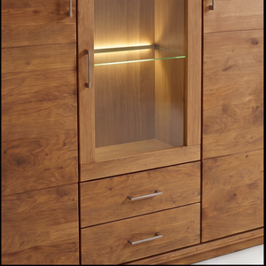 Highboard Osaka – Asteiche massiv mit Vitrine in warmer Natur-Optik