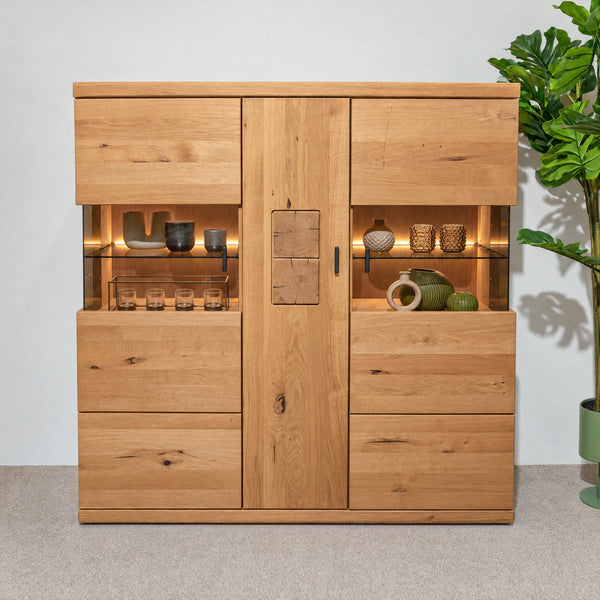 Highboard Sunny Balkeneiche massiv mit Glastüren und LED – Abverkauf Möbel Graf Dresden – Art.-Nr. 22406..130