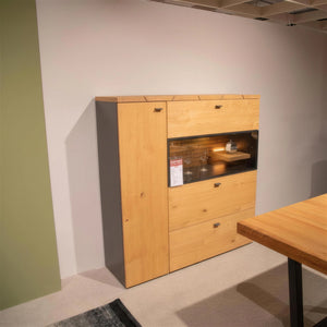 Highboard Interliving 2108 in Wildeiche und Schiefer schwarz mit beleuchtetem Glasfach – Abverkauf Möbel Graf Dresden – Art.-Nr. 21572..121