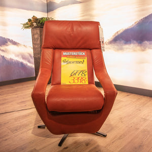 KOINOR Fernsehsessel Yoko in rotem Leder A-India Chilli auf schwarzem Metalldrehkreuz – Musterstück-Preisschild – Art.-Nr. 20239..21