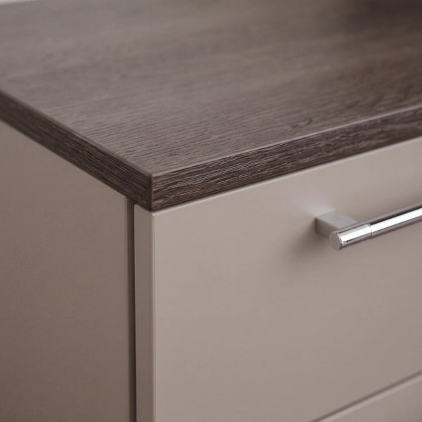 Kommode Casa Nova Terra matt mit Eiche dark chocolate und 3 Schubkästen Detailansicht Material und Verarbeitung – Möbel Graf Dresden – Art.-Nr. 133068.2.152