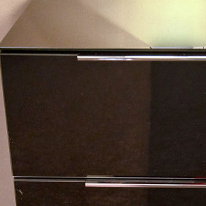 Nachtkommode Caya Schwarz matt mit Schwarzglas und 3 Schubkästen Detailansicht Material und Verarbeitung – Möbel Graf Dresden – Art.-Nr. 16340..1