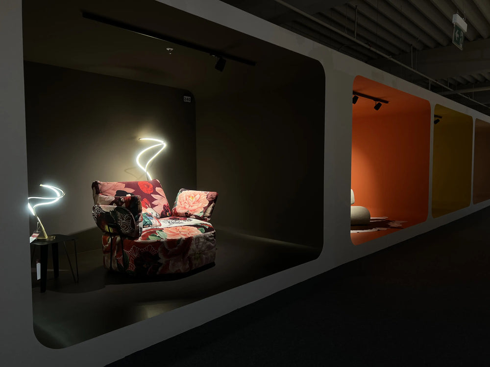 Neu gebaute Wohnwelten aus 2026 mit Designsessel und Ambienteleuchten in der Esszimmer-Ausstellung – Möbelhaus bei Heidenau, Möbel Graf