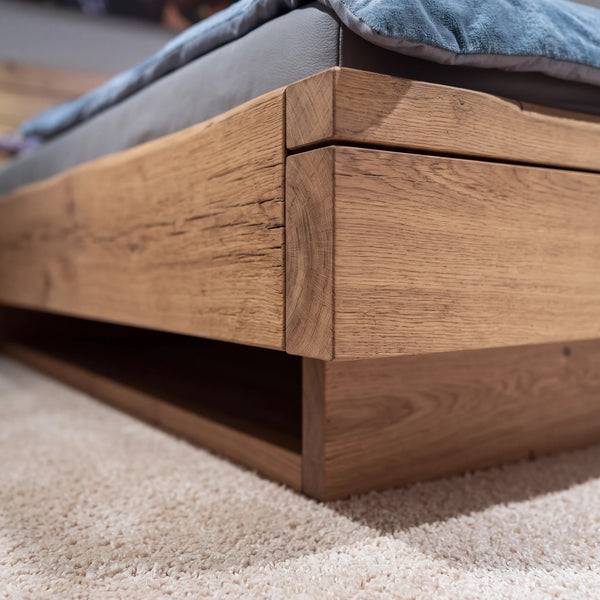Schlafzimmer Interliving 1207 Lack Taupe mit Balkeneiche, 6-türiger Schrank und Doppelbett Detailansicht Material und Verarbeitung – Möbel Graf Dresden – Art.-Nr. 21299..21