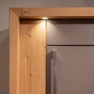 Schlafzimmer Montana Lack Manhattan mit Eiche, 6-türiger Kleiderschrank mit LED Detailansicht Material und Verarbeitung – Möbel Graf Dresden – Art.-Nr. 17025..21