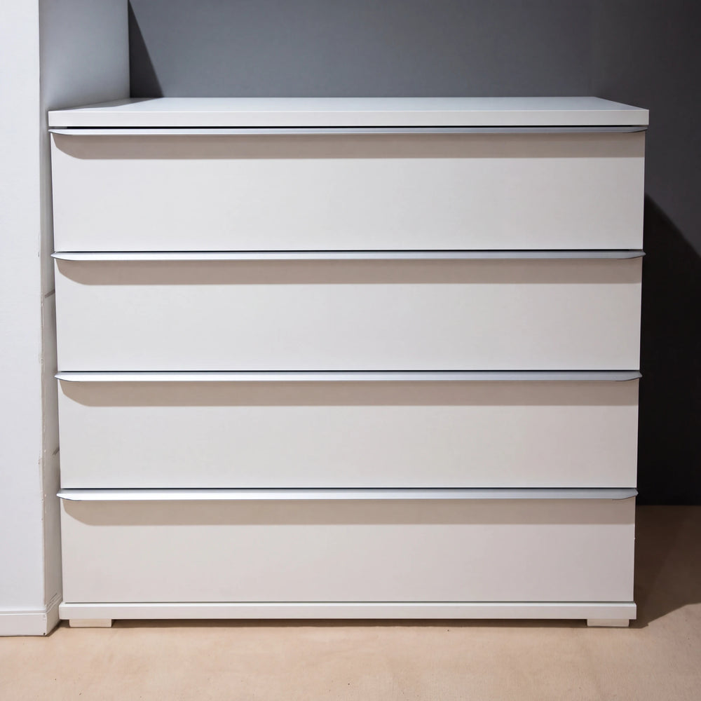 Schubkastenkommode Dekor Weiß mit alufarbigen Griffleisten und 4 Schubkästen 80 cm – Abverkauf Möbel Graf Dresden – Art.-Nr. 141027.4.40