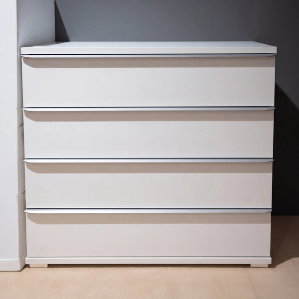 Schubkastenkommode Dekor Weiß mit alufarbigen Griffleisten und 4 Schubkästen 80 cm – Abverkauf Möbel Graf Dresden – Art.-Nr. 141027.4.40
