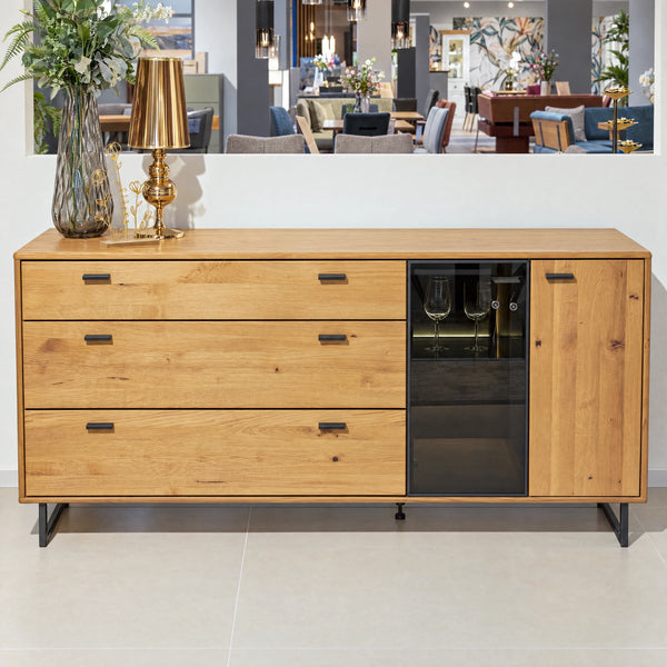 Sideboard Panama in Wildeiche massiv mit Glastür und drei Schubkästen – Abverkauf Möbel Graf Dresden – Art.-Nr. 20519..41