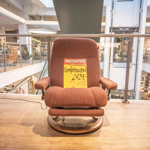 Stressless Komfortsessel Consul L mit Power Leg im Stoff Aster Burgundy auf Classic-Gestell – Musterstück-Preisschild – Art.-Nr. 531006.1.60