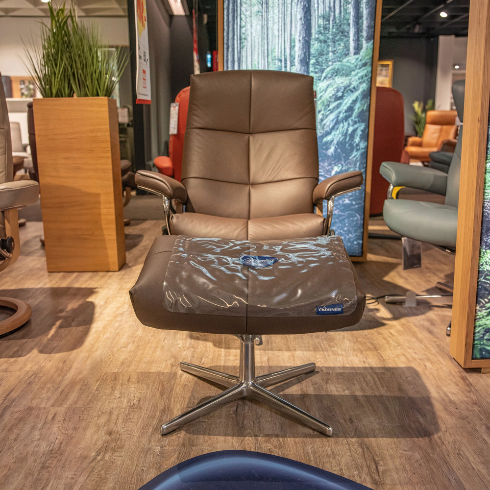 Stressless Komfortsessel David M mit Hocker in Leder Paloma Espresso auf Cross-Gestell Alu – Abverkauf Möbel Graf Dresden – Art.-Nr. 21045..20
