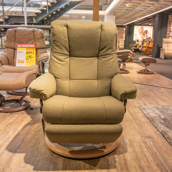 Stressless Komfortsessel Mayfair M Power im grünen Stoff Calido mit Untergestell Eiche – Abverkauf Möbel Graf Dresden – Art.-Nr. 531034..50