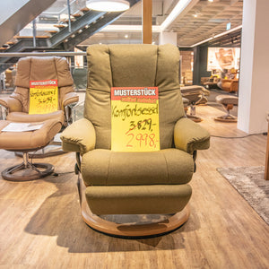 Stressless Komfortsessel Mayfair M Power im grünen Stoff Calido mit Untergestell Eiche – Musterstück-Preisschild – Art.-Nr. 531034..50