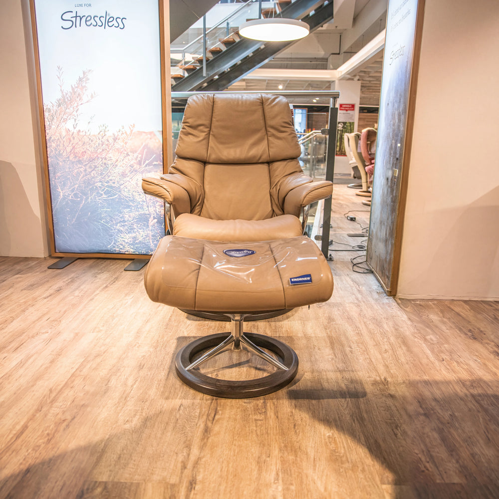Stressless Komfortsessel Reno M mit Hocker in Leder Paloma Funghi auf Signature-Untergestell – Abverkauf Möbel Graf Dresden – Art.-Nr. 531005..80