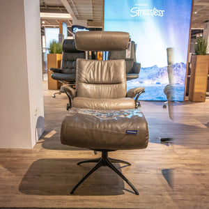 Stressless Komfortsessel Tokyo mit Hocker in Leder Pioneer Grey auf mattschwarzem Star-Gestell – Abverkauf Möbel Graf Dresden – Art.-Nr. 531082..10