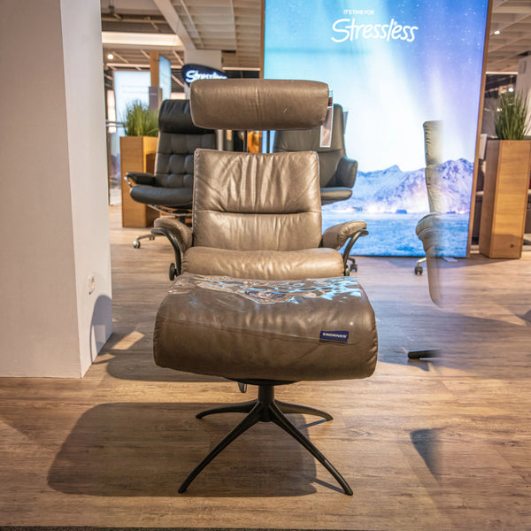 Stressless Komfortsessel Tokyo mit Hocker in Leder Pioneer Grey auf mattschwarzem Star-Gestell – Abverkauf Möbel Graf Dresden – Art.-Nr. 531082..10